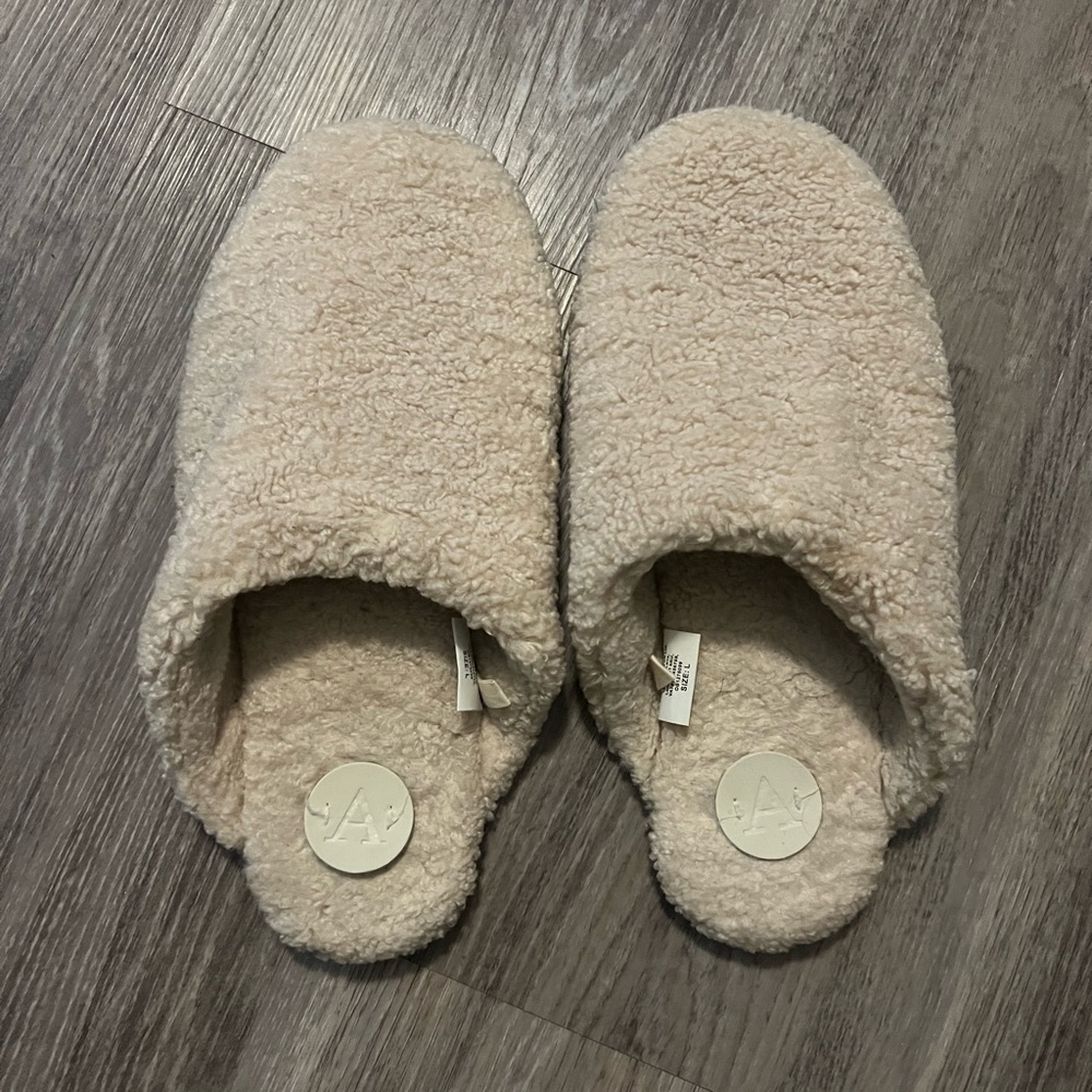 Anthropologie slippers sz lg